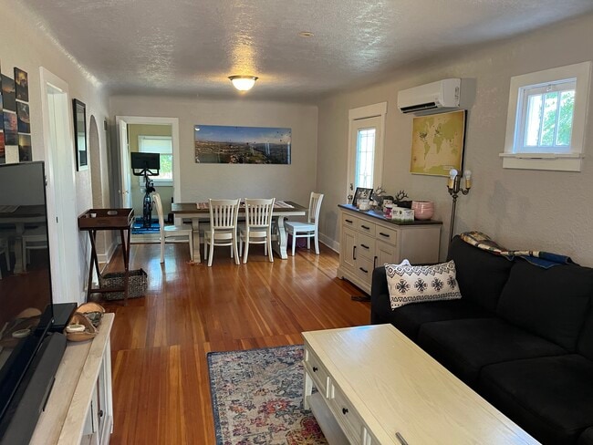 Photo - 1025 E Iowa Ave