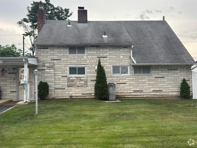 Building Photo - 7 Astronomy Ln Rental