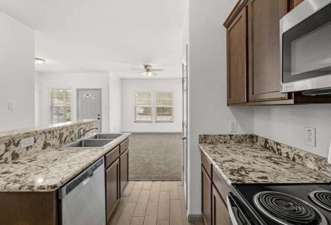 Photo - 235 Calloway St