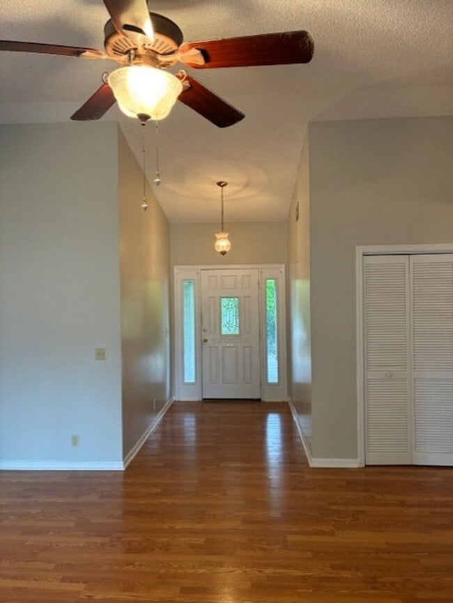 Photo - 114 N Woodvalley Dr