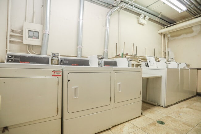 Photo - 7445 N Greenview Ave Unit 407