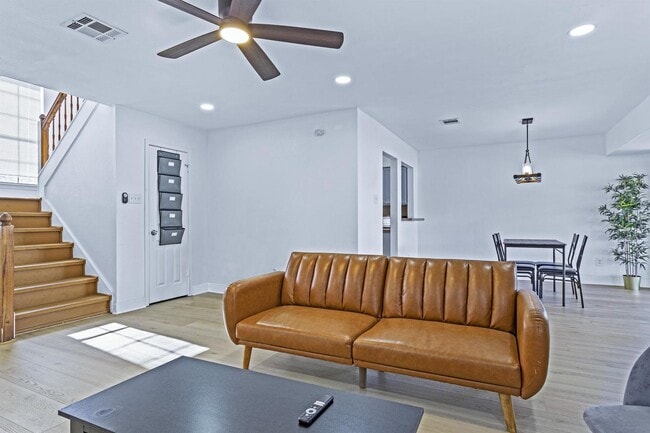 Photo - 14814 Endicott Dr