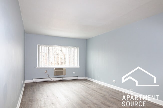Photo - 3825 N Pine Grove Ave Unit 319