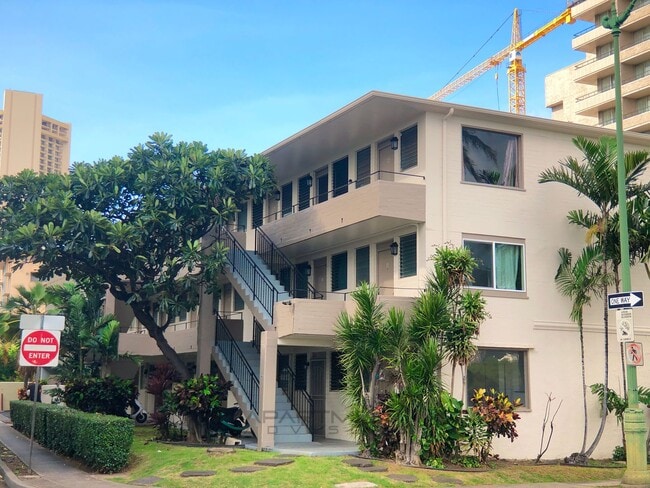 Building Photo - 264 Ka?iulani Ave Unit 19