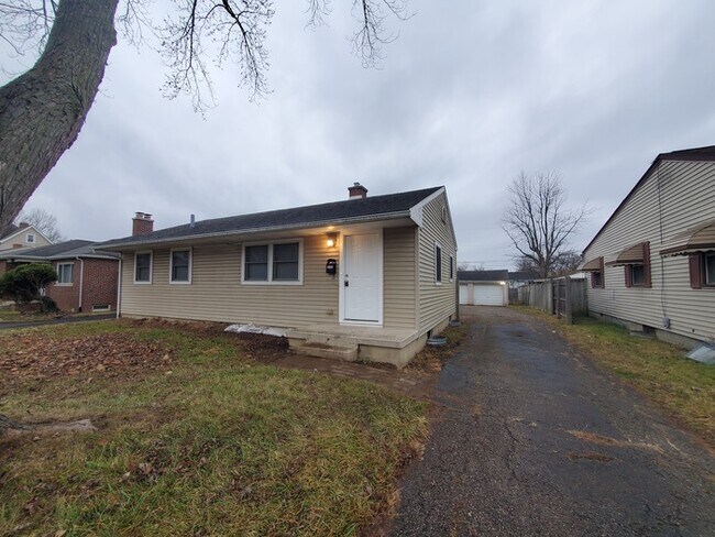 Photo - 3559 Maize Rd House