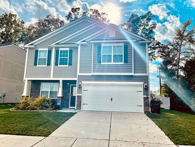 Building Photo - Captivating Single Family Home | 3 BR/2.5BA | 1-Car Covered Parking |In Highland Park