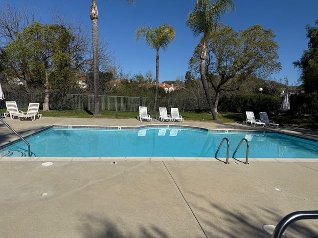 Photo - 4201 Las Virgenes Rd Unidad 108 Rental