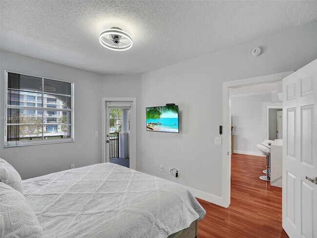 Photo - 3245 NE 184th St Unidad 13305