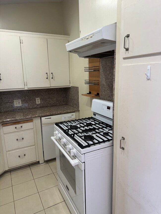 Photo - 3858 Bentley Ave