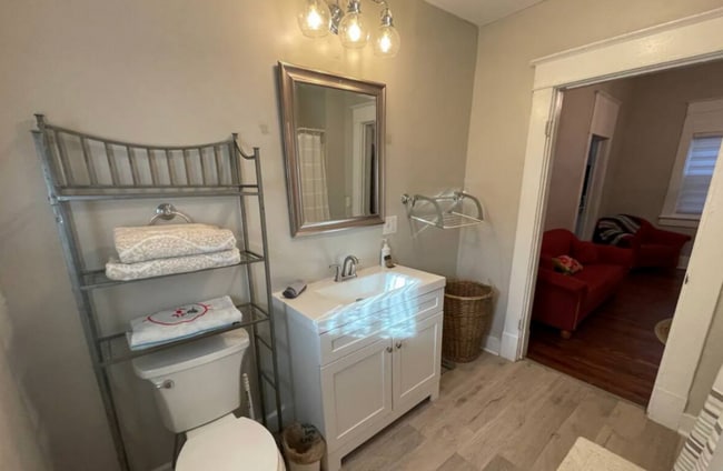 Photo - 506 W 48th St