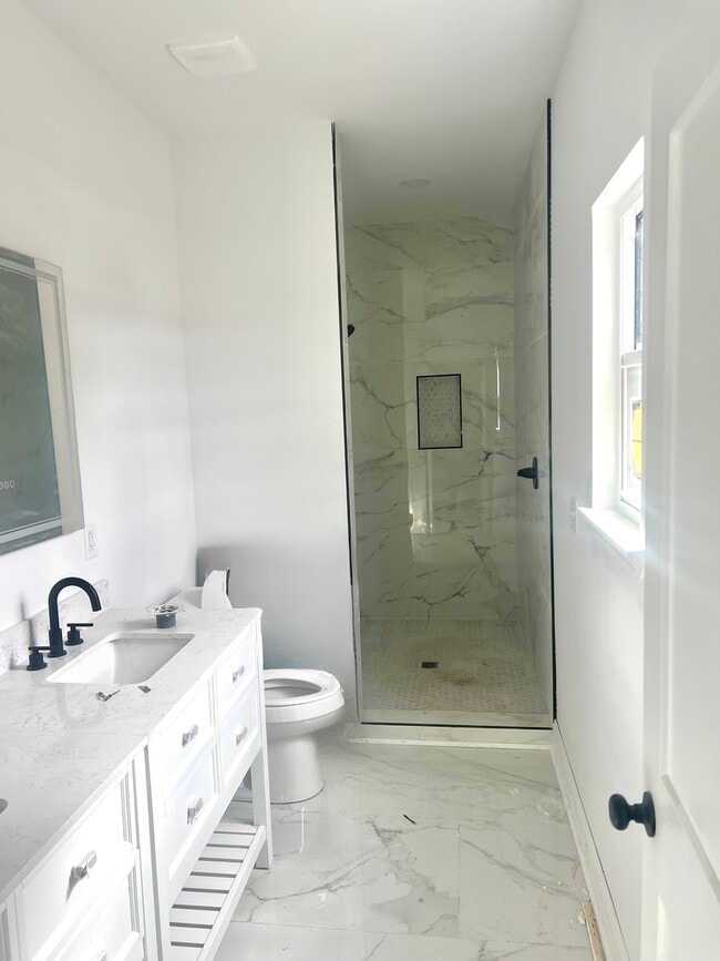 Photo - 322 Lincolnshire Square