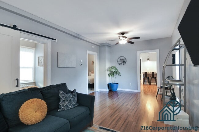 Building Photo - Furnished 3-Bedroom Carriage House on Bird Ave Unit Carriage House