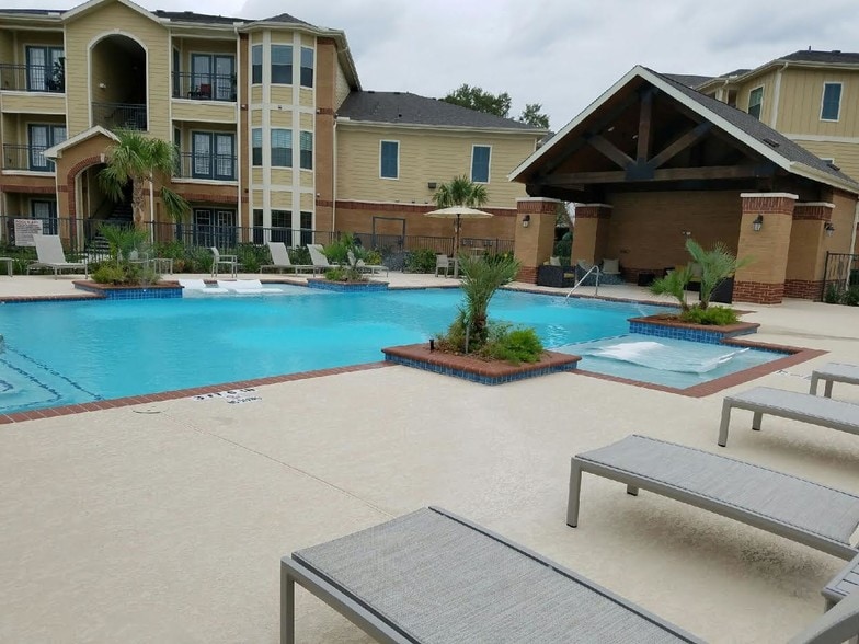 Our sparkling swimmimg pool!