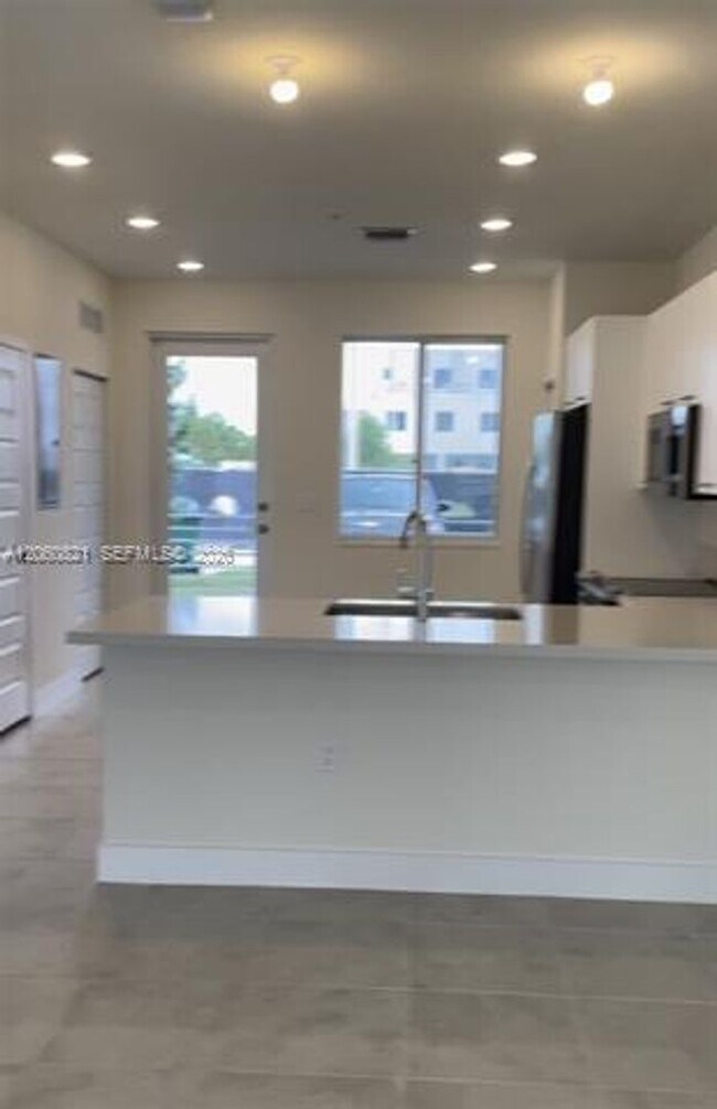 Photo - 10270 NW 66th St
