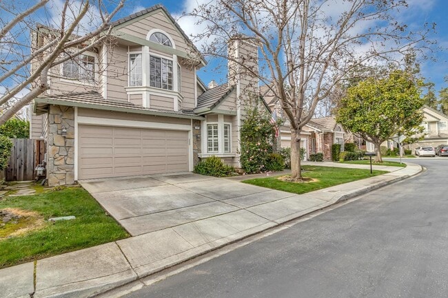 Photo - 302 Tadley Ct