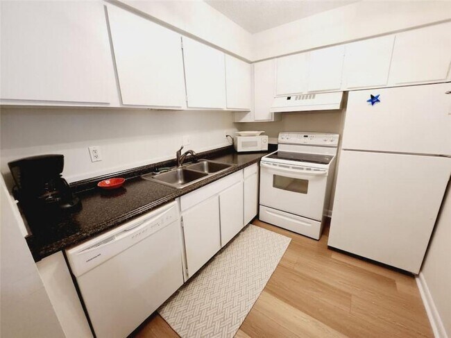 Photo - 850 Mallery St Unit 6P