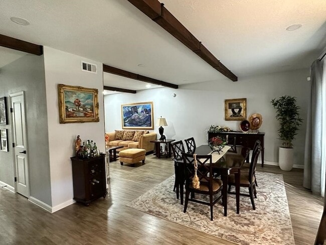 Photo - 840 Threadneedle St Unidad 199