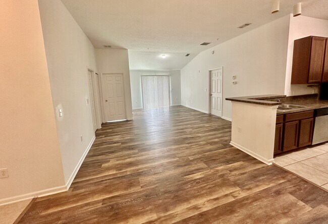 Photo - 209 Larkin Pl