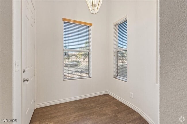 Building Photo - 227 Palmarosa St Rental