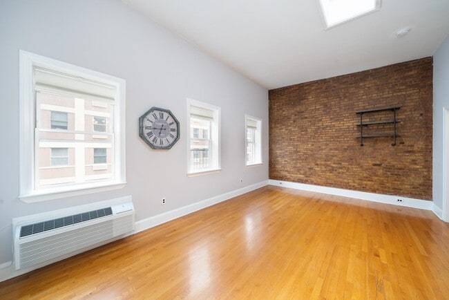 Building Photo - 309 1st St Unit 3A