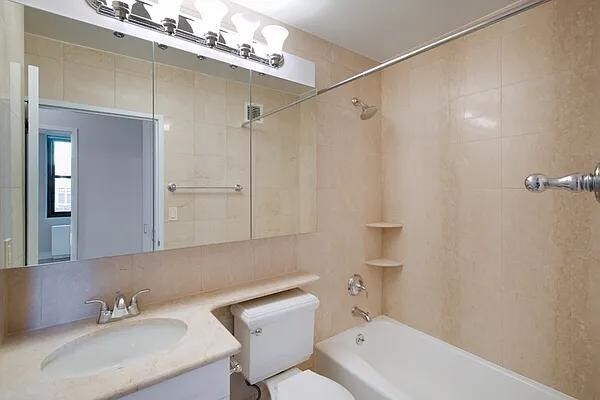 Building Photo - 155 E 31st St Rental