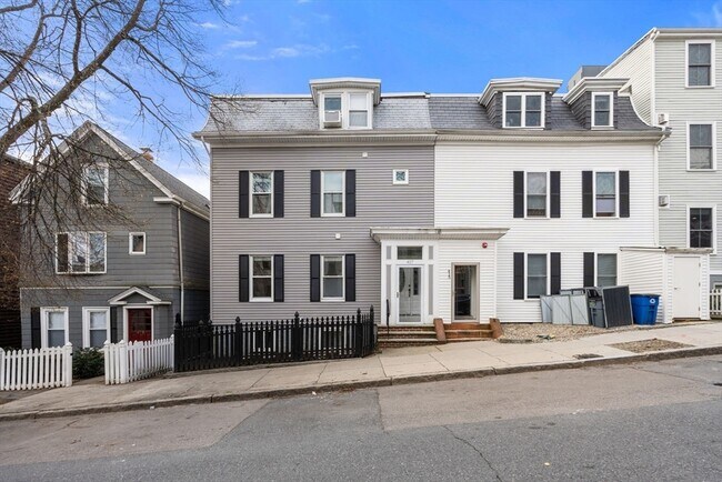 Building Photo - 417 E 7th St Unit 1