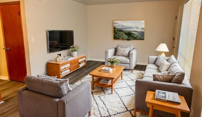 Photo - 123 21st Ave NE