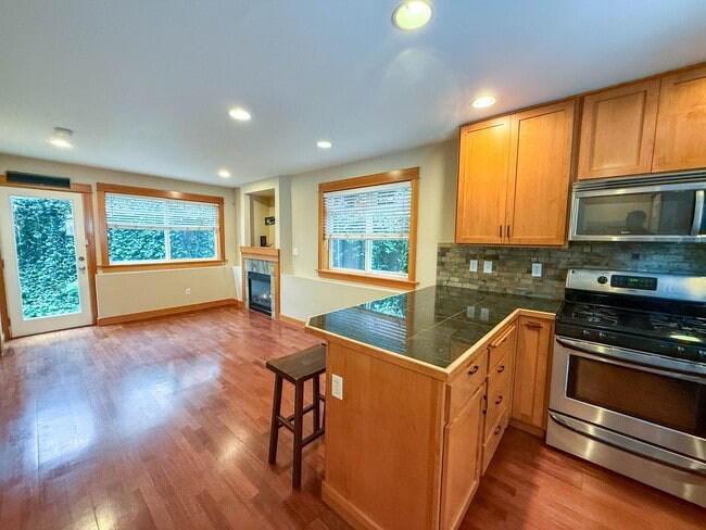 Photo - 2bd/1.5ba Seattle Condo Unidad A