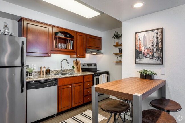 Studio, 1BA - 520 SF