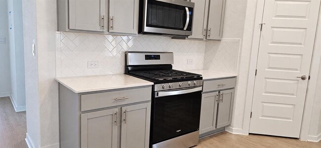 2100 Magnolia Hl Dr
