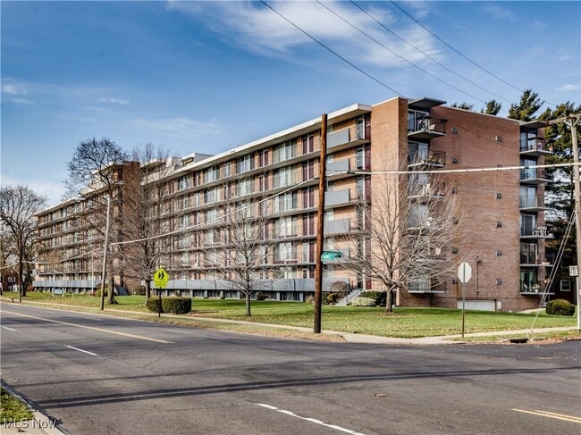 Photo - 2331 E Market St Unit 122