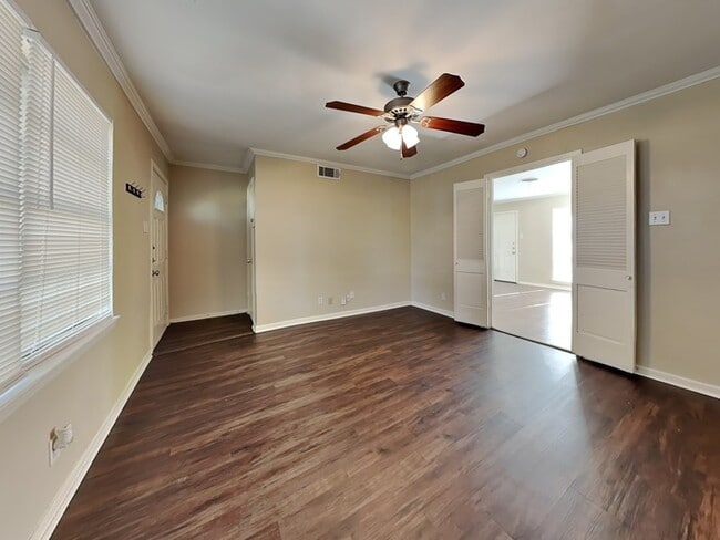 Photo - 614 Maydelle Ln House