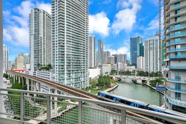 Building Photo - 690 SW 1st Ct Unit 1502