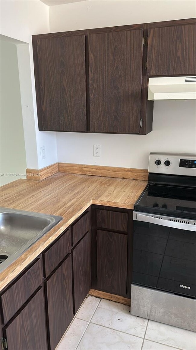 Photo - 861 NE 209th Terrace Unidad 203