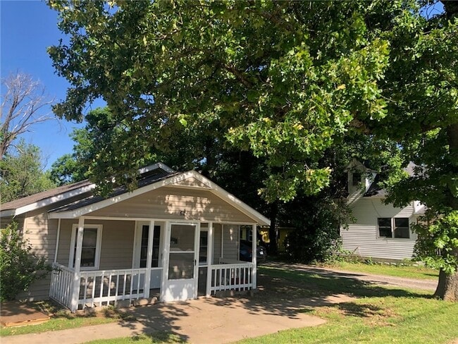 Photo - 624 N Wright St