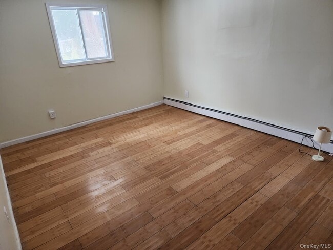 Photo - 1570 Kenneth Ave