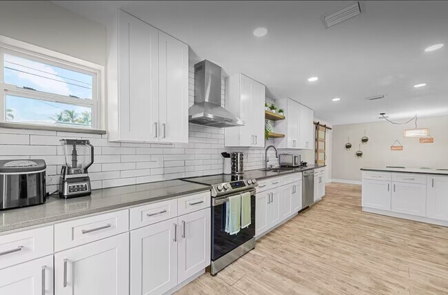 Photo - 4740 NE 18th Ave