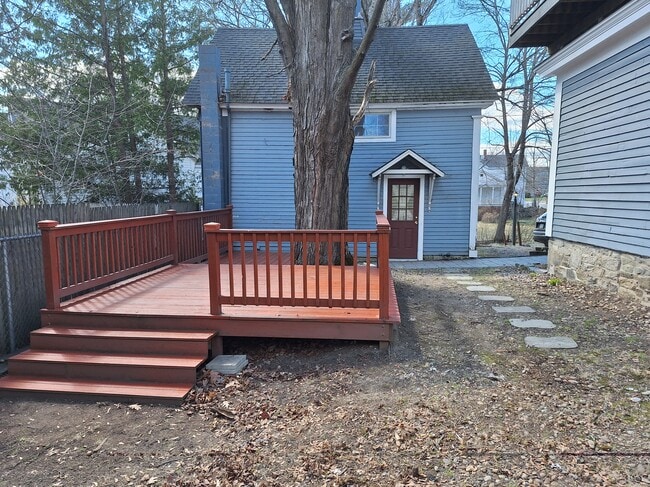 Building Photo - 7 Summer St Unit #2