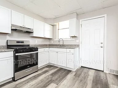 Photo - 2712 Versailles Ave