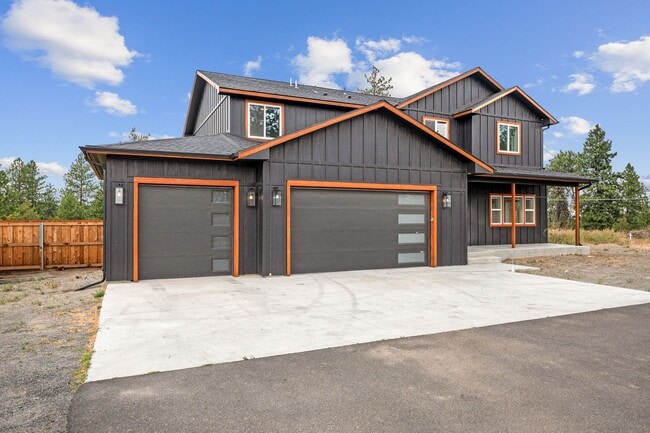 Photo - Gorgeous Grandview 5 Bedroom 3 Bath Luxury...