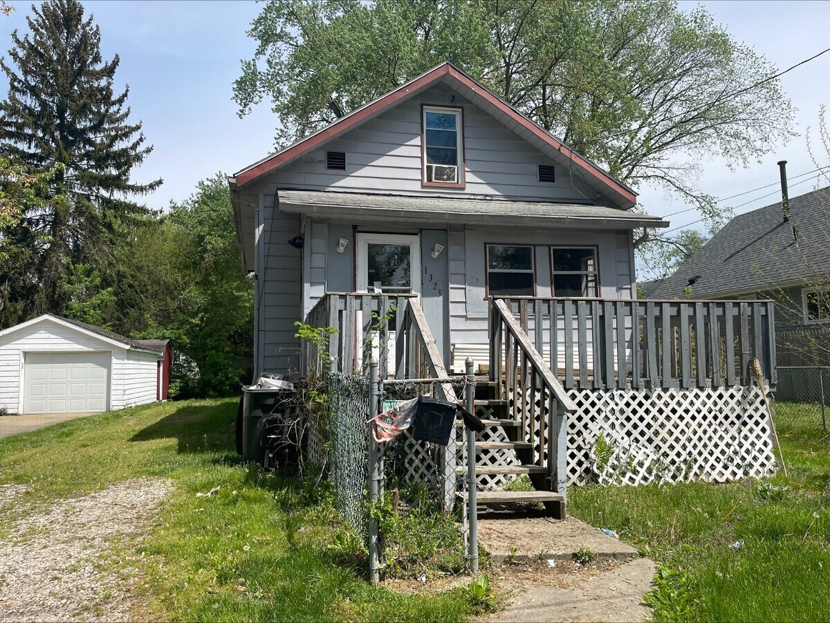 1323 Louisiana Ave Rental For Rent in Akron, OH