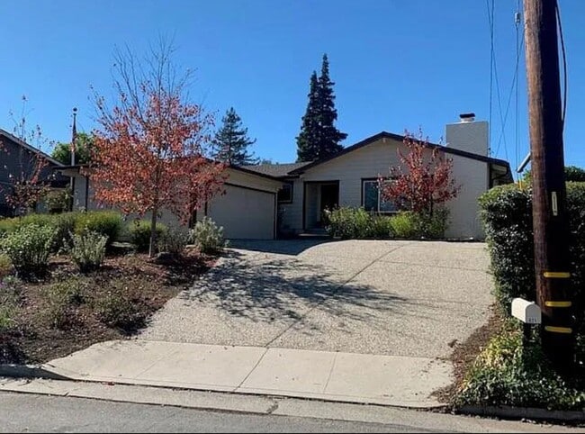 Building Photo - Beautiful 4 Bedroom Home in Santa Cruz