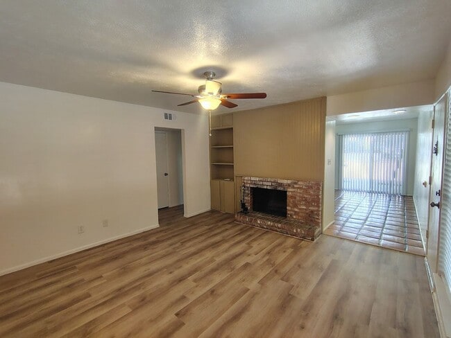 Photo - 1620 N Wilmot Rd