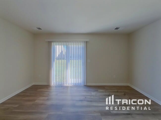 Photo - 4018 Rustling Grass Trl