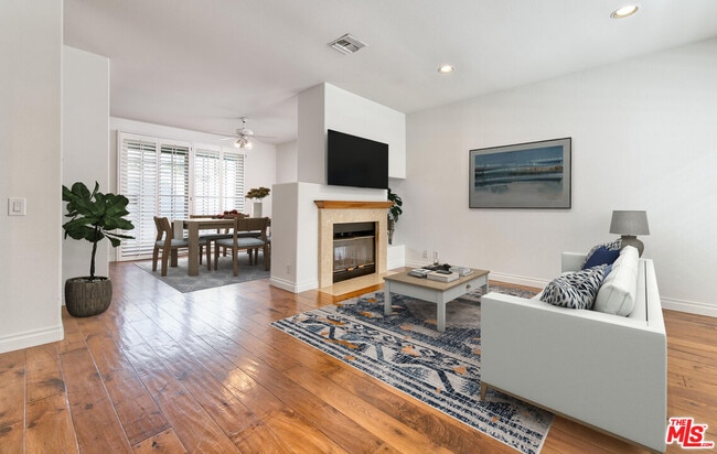 Photo - 2333 Oak St Unit 2