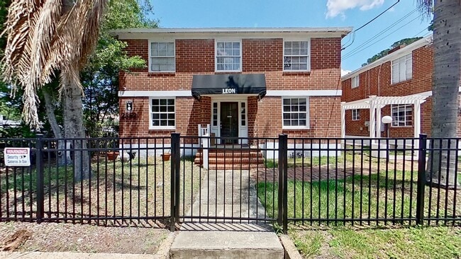 Building Photo - 2853 College St Unit 2853 College St #1