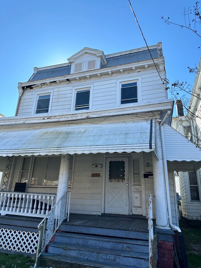 Photo - 1911 Fairmount Ave Apartment Unit Upstairs B #2