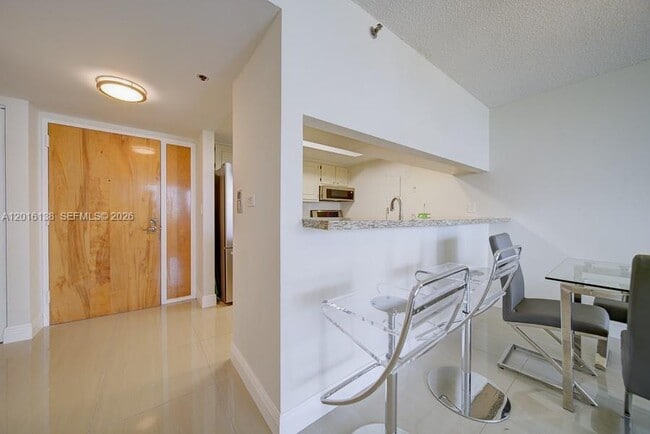 Photo - 7601 E Treasure Dr Unidad 703