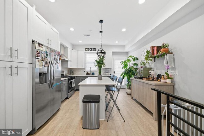 Photo - 1728 Ingersoll St