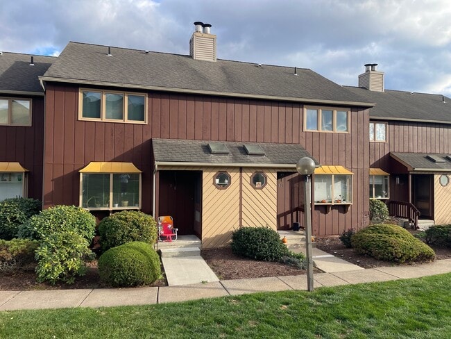 Building Photo - 123 Skyview Dr Unit 123